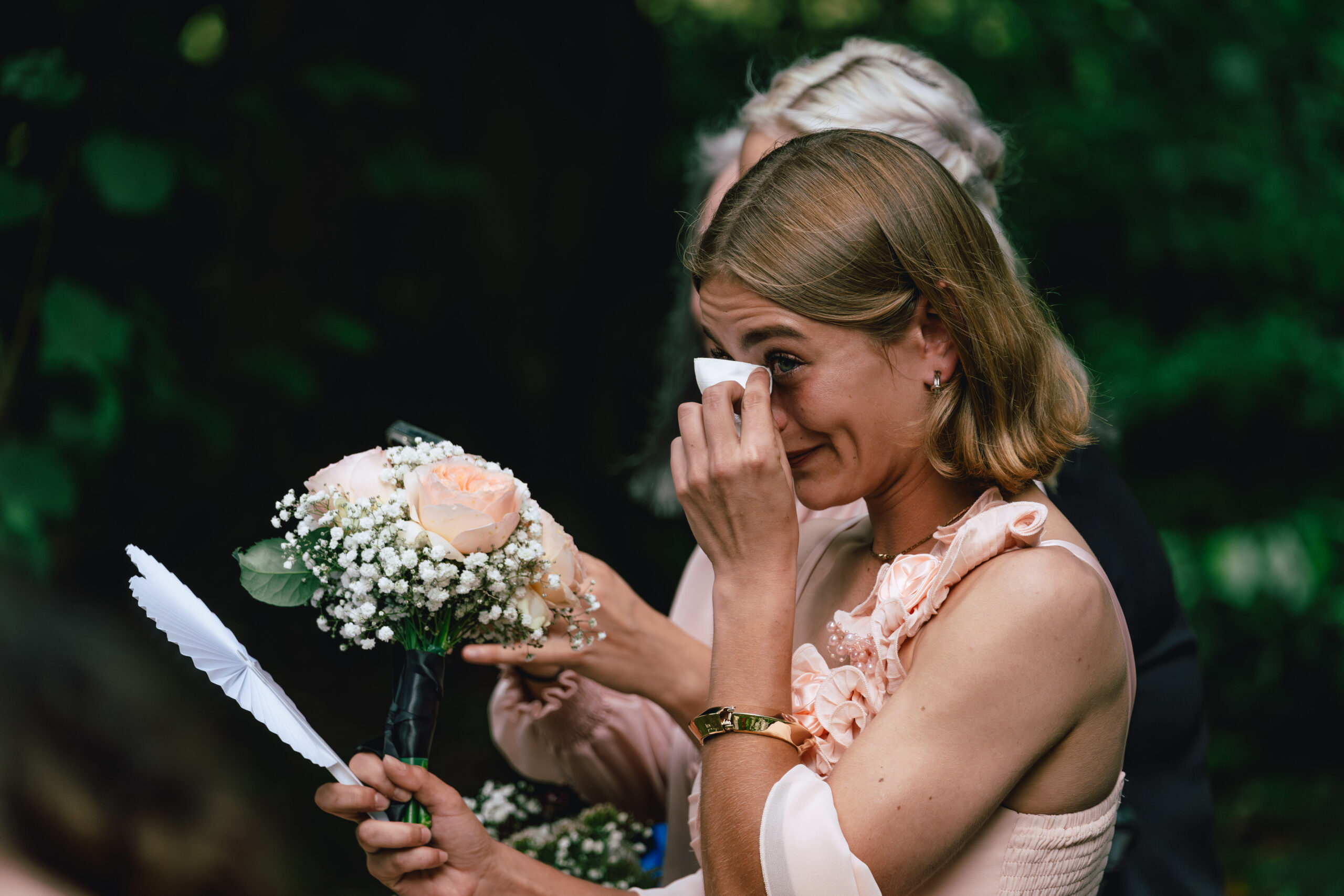 Émotion pendant une cérémonie de mariage
